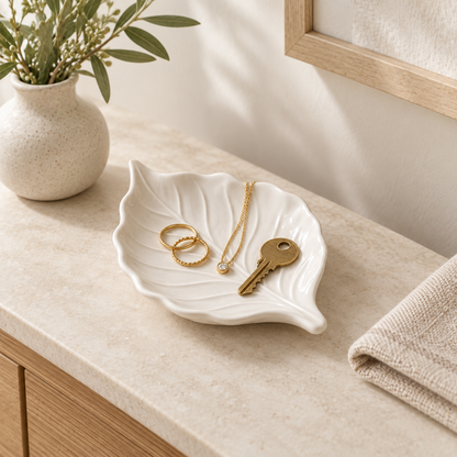 Yoaxo ceramic jewelry and key tray on an entryway console